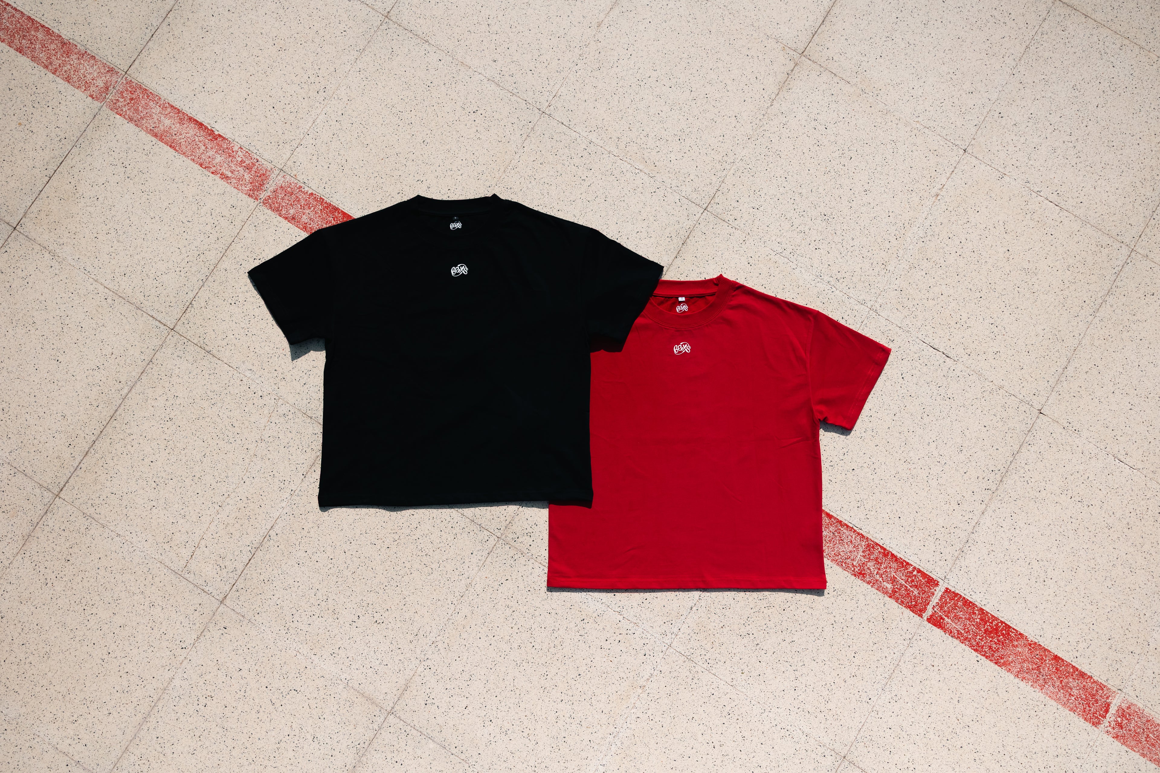 BASIC LOGO TEE