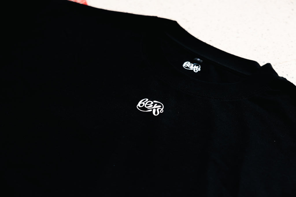 BASIC LOGO TEE