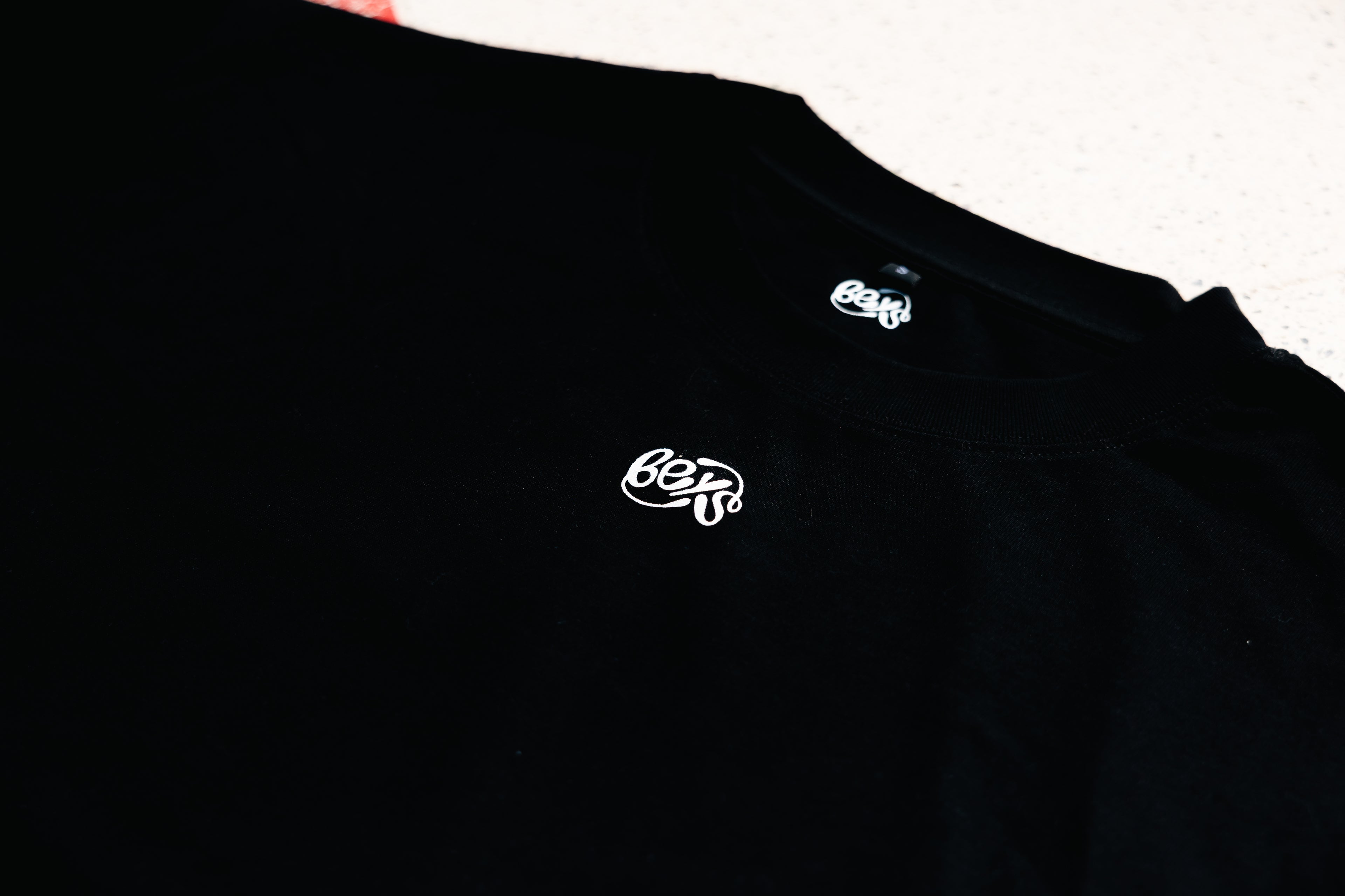 BASIC LOGO TEE